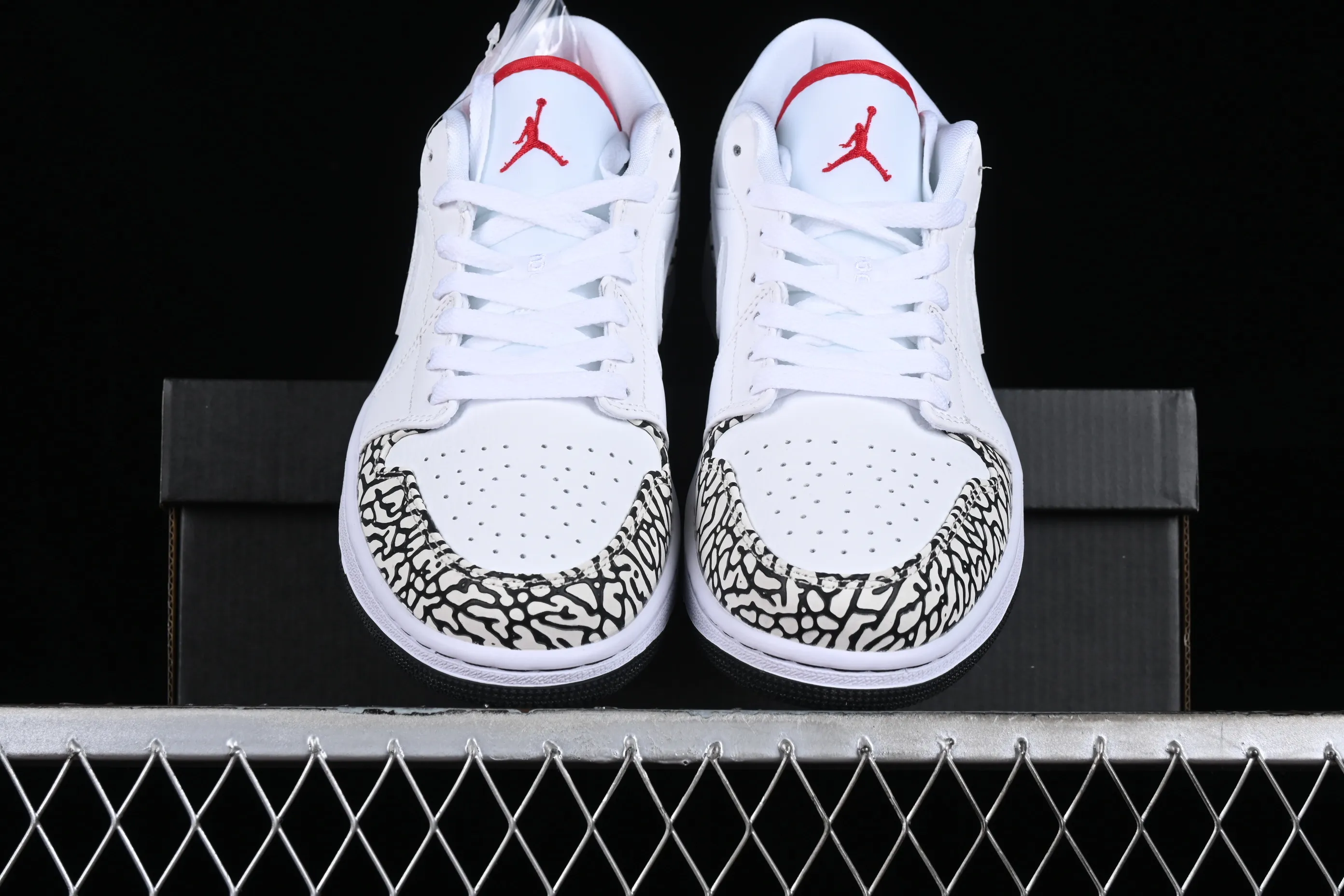 All categories Air Jordan Jordan series basketball shoes Air Jordan 1 Low Z version Air Jordan 1 Low AJ1 Joe 1 white burst pattern low-top cultural casual sneakers 338145-162